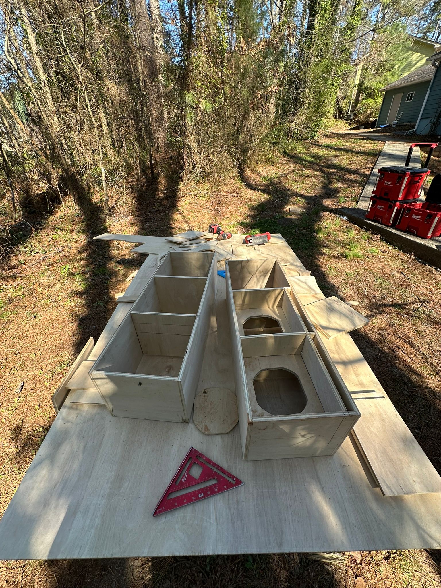 LA BOX (LOW-MID frequencies)